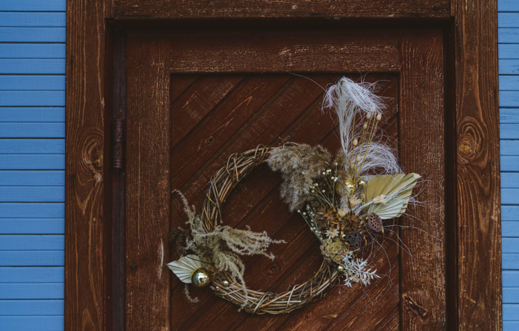 Transforming Your Home into a Winter Wonderland with Festive Garlands